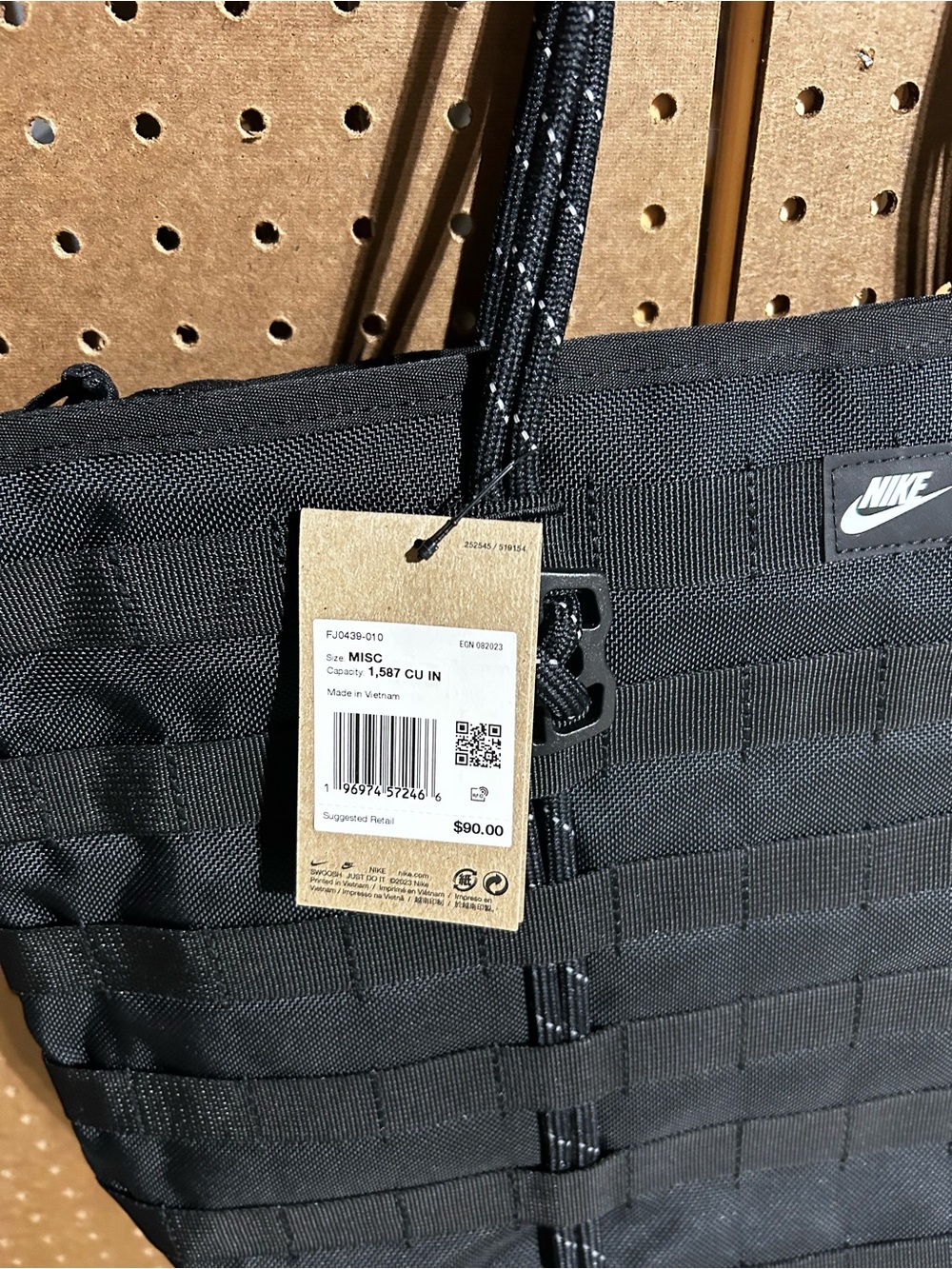 NWT Nike Sportswear RPM Tote Bag 26L Travel Gym Laptop
Shoulder Bag FJO439-010 - Picture 11 of 15